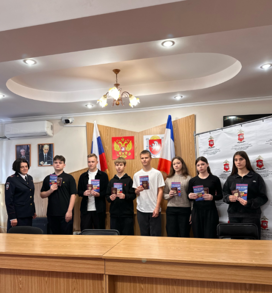 В Алуште состоялось торжественное вручение паспортов