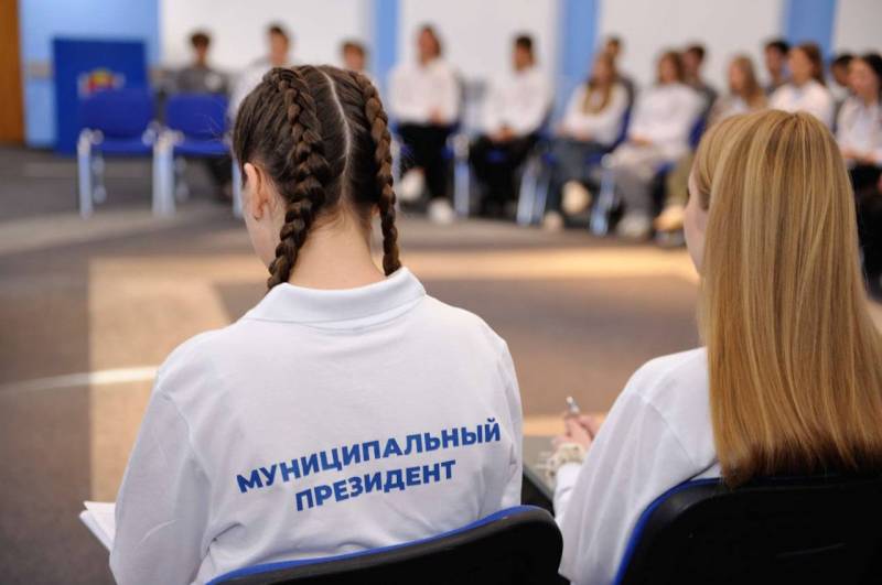 Сотрудники МВД по Республике Крым обсудили с ученическим самоуправлением Крыма основные проблемы безопасности