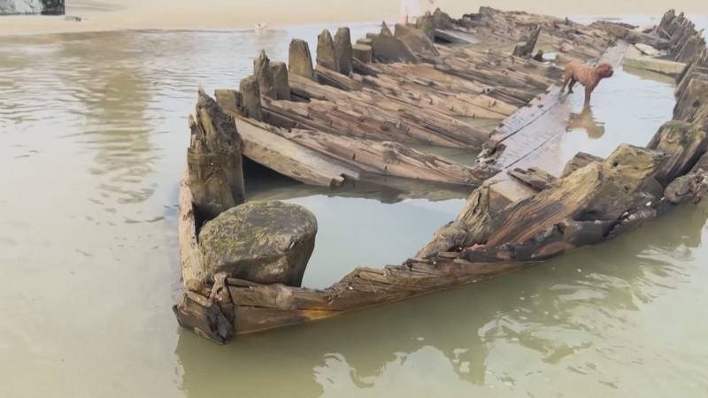 Останки старинного корабля обнажились у берегов Вьетнама после тайфуна «emstrongКалмаэги»/em/strong