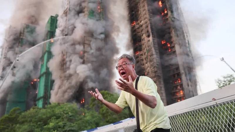 Смертоносный пожар в Гонконге охватил семь 32-этажных жилых зданий