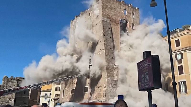Средневековая башня в центре Рима частично обрушилась: погиб рабочий