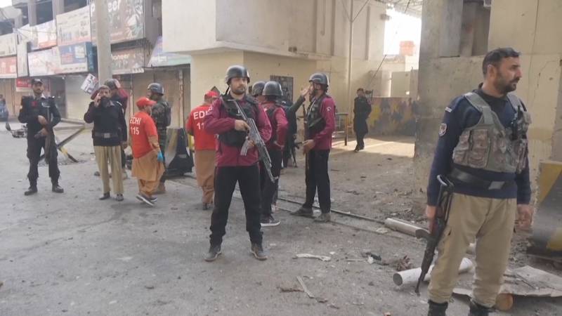 Террористы-смертники атаковали управление полиции в Пакистане: есть жертвы