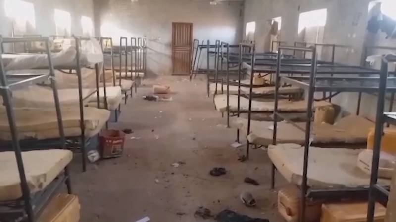 В Нигерии боевики убили замдиректора школы и похитили 25 учениц