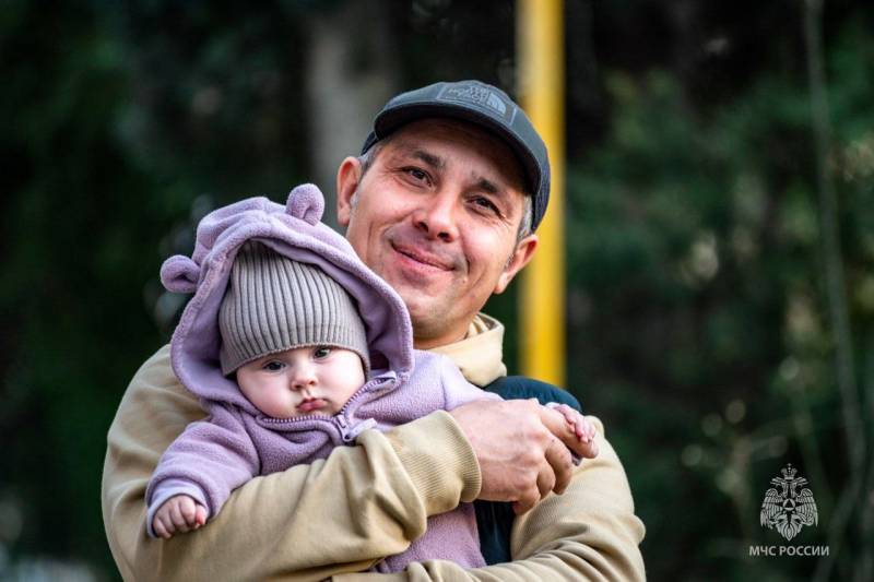 Севастопольские пожарные подарили новогоднюю сказку детям