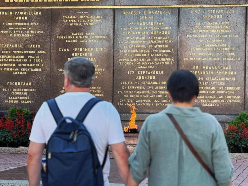 День Героев Отечества. Сегодня мы отдаем дань уважения всем, кто проявил мужество, силу духа и самоотверженность во имя нашей страны День Героев Отечества. Сегодня мы отдаем дань уважения всем, кто проявил мужество, силу духа и самоотверженность во имя нашей страны