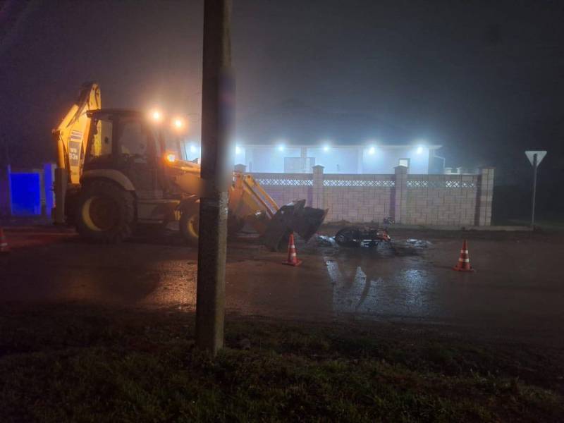 Сотрудники Госавтоинспекции Кировского района устанавливают обстоятельства ДТП, в котором пострадал несовершеннолетний