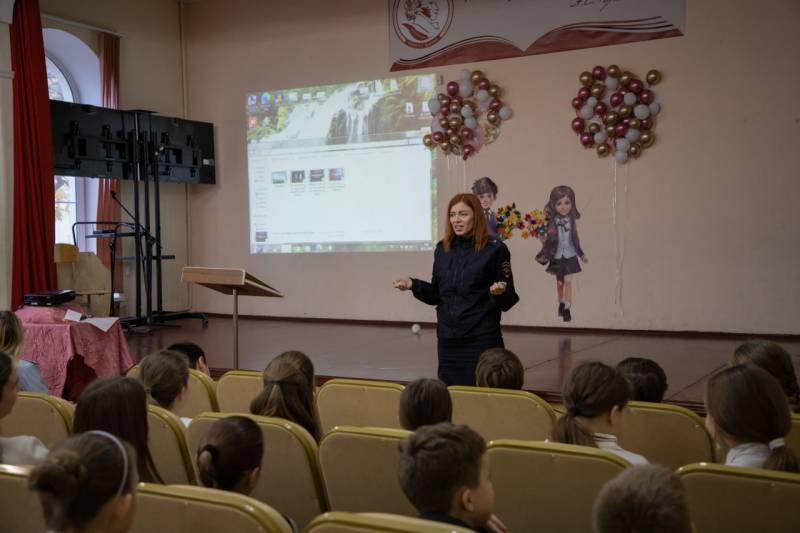 В Севастополе полицейские продолжают профилактическую работу с подростками