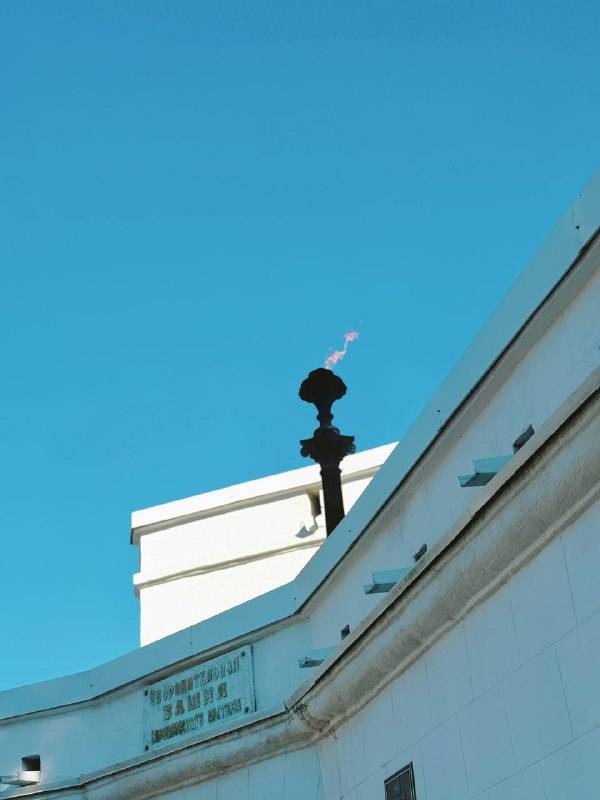 День Героев Отечества. Сегодня мы отдаем дань уважения всем, кто проявил мужество, силу духа и самоотверженность во имя нашей страны День Героев Отечества. Сегодня мы отдаем дань уважения всем, кто проявил мужество, силу духа и самоотверженность во имя нашей страны