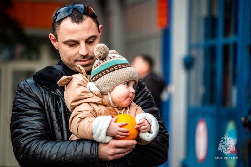 Севастопольские пожарные подарили новогоднюю сказку детям