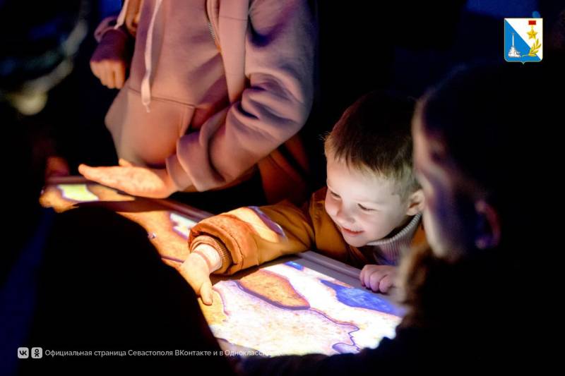 На площади Нахимова 27 и 28 декабря пройдёт семейный фестиваль «Проводник смыслов» На площади Нахимова 27 и 28 декабря пройдёт семейный фестиваль «Проводник смыслов»