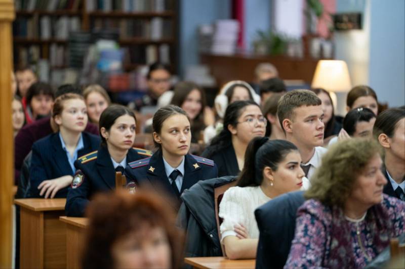 Крымский федеральный университет стал площадкой для обсуждения актуальных вопросов защиты молодого поколения от деструктивных идей