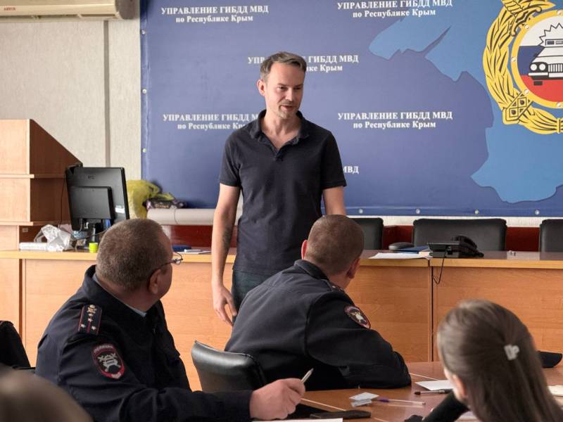 Сотрудники Госавтоинспекции Севастополя и Крыма обсудили строительство единой сети безопасности на дорогах полуострова