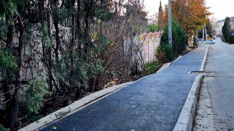 В Балаклаве закончили благоустройство тротуара на улице 40 лет Октября