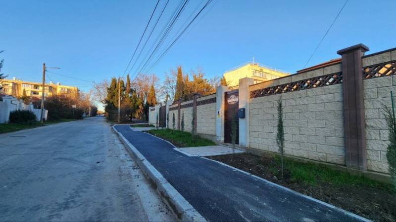 В Балаклаве закончили благоустройство тротуара на улице 40 лет Октября