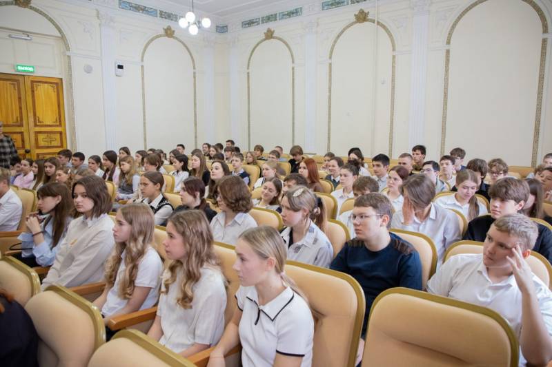 В Севастополе полицейские продолжают профилактическую работу с подростками