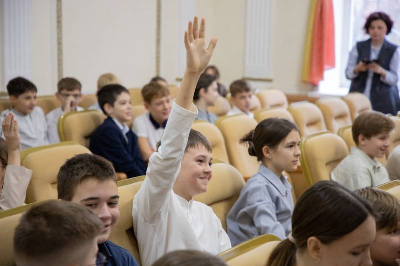 В Севастополе полицейские продолжают профилактическую работу с подростками