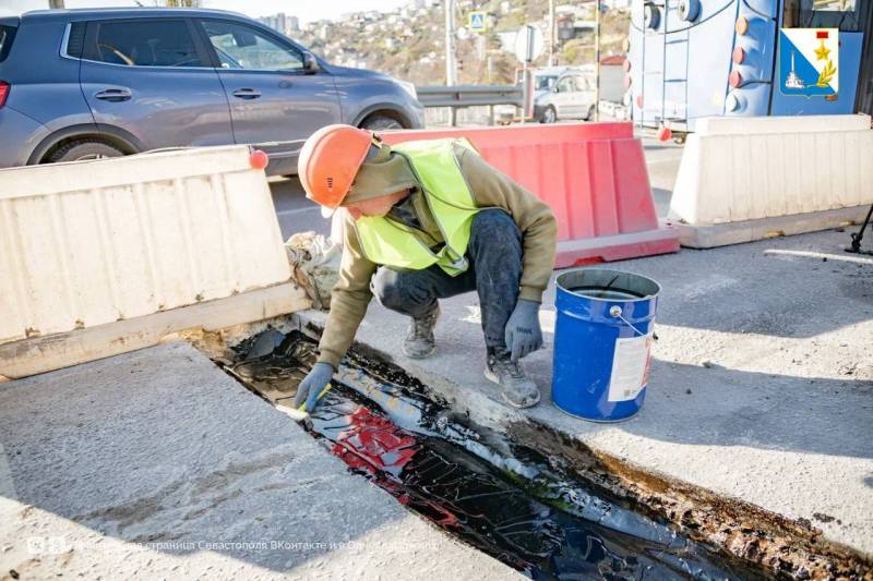 Ремонт Днепровского моста ускоряют Ремонт Днепровского моста ускоряют