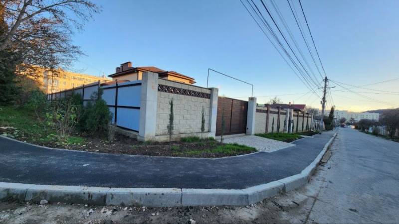 В Балаклаве закончили благоустройство тротуара на улице 40 лет Октября