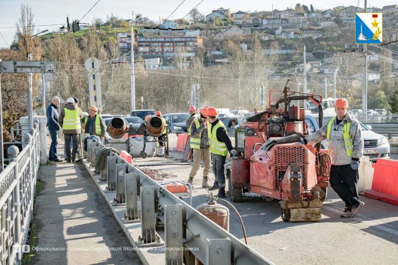 Ремонт Днепровского моста ускоряют Ремонт Днепровского моста ускоряют