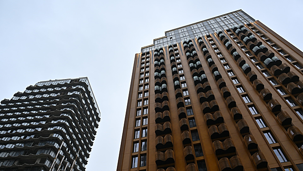 Российских чиновников предлагают «усадить на квадратный бюджет»