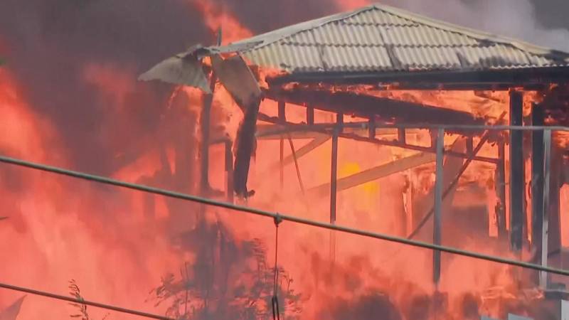 Лесные пожары в Австралии: погиб пожарный, горят дома