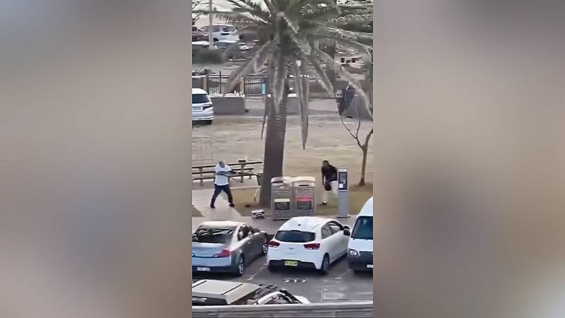 Отец и сын устроили массовую стрельбу на пляже Бонди в Сиднее