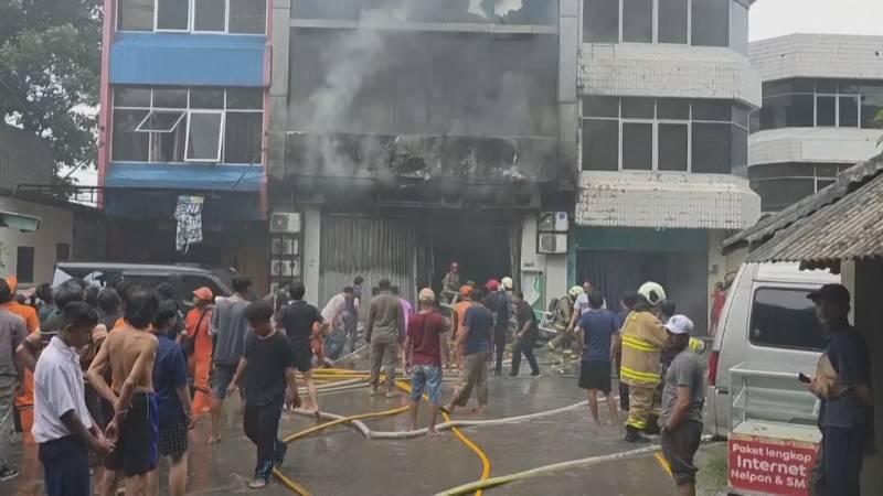 Пожар в 7-этажном здании в Индонезии: более 20 жертв
