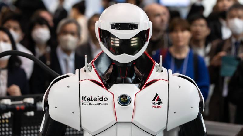 Роботы-спасатели и танцующие гуманоиды: в Токио проходит выставка робототехники