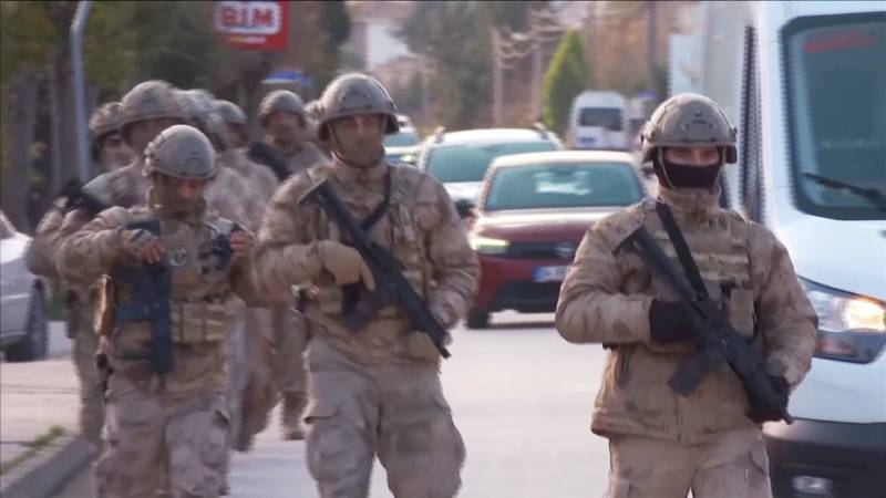 Трое турецких полицейских погибли в перестрелке с боевиками ИГ*