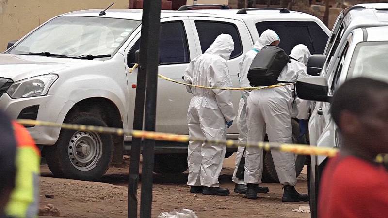 В ЮАР ищут подозреваемых, устроивших массовый расстрел в баре