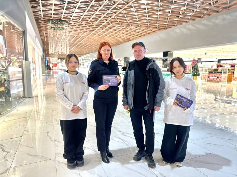 Сотрудники Госавтоинспекции Севастополя помогают детям и взрослым стать яркими