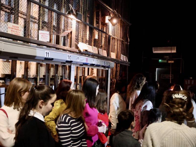 Театр начинается с артиста