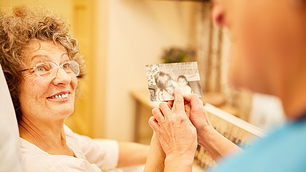 Ученые выяснили, почему болезнь Альцгеймера чаще поражает женщин
