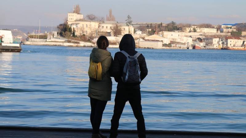 В Севастополе прохожие спасли упавшего в море ребенка, это сняли на видео