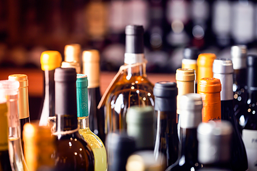 Розничные продажи алкоголя в России в 2025 году снизились почти на 10%