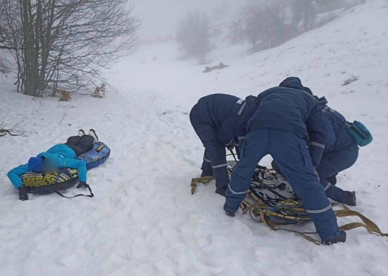 На Ай-Петри две девушки получили травмы во время катания на тюбинге