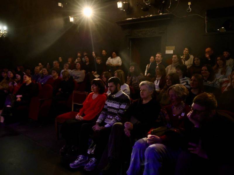 Театр начинается с артиста