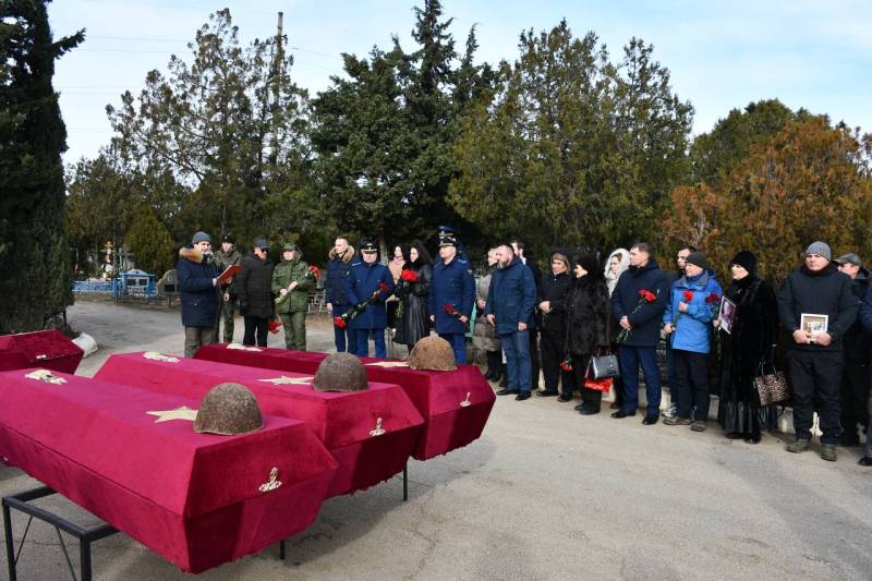 Офицеры СК приняли участие в перезахоронении останков воинов ВОВ в Феодосии