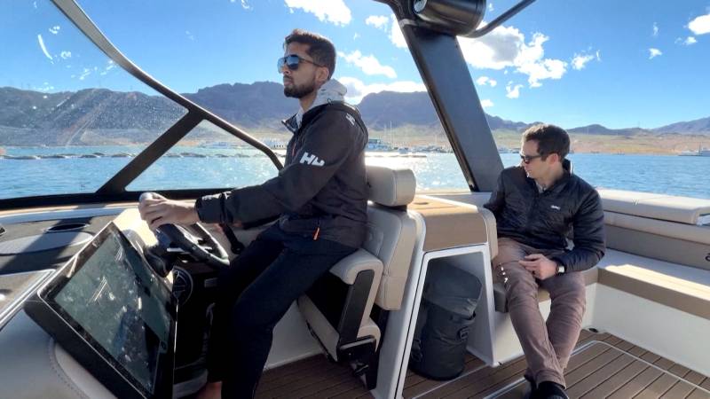 Стартап из Калифорнии построил электрический катер для вейкбординга