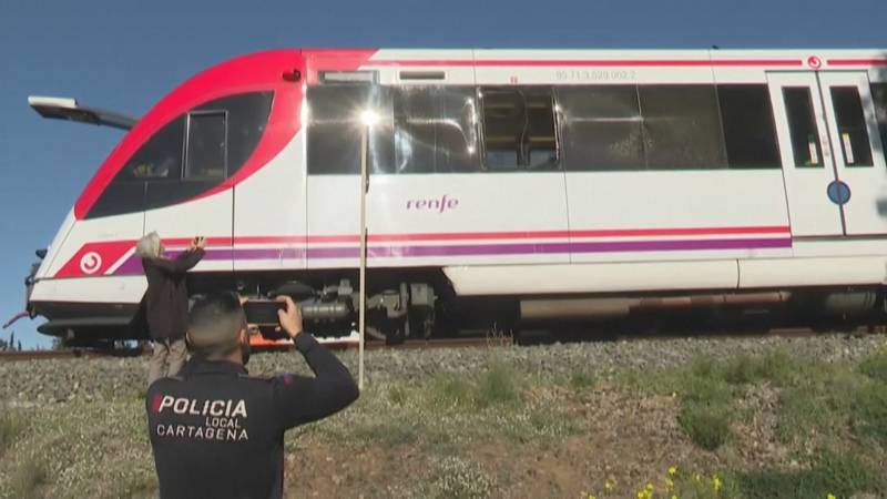 Третья ж/д-авария в Испании за неделю: поезд столкнулся с краном