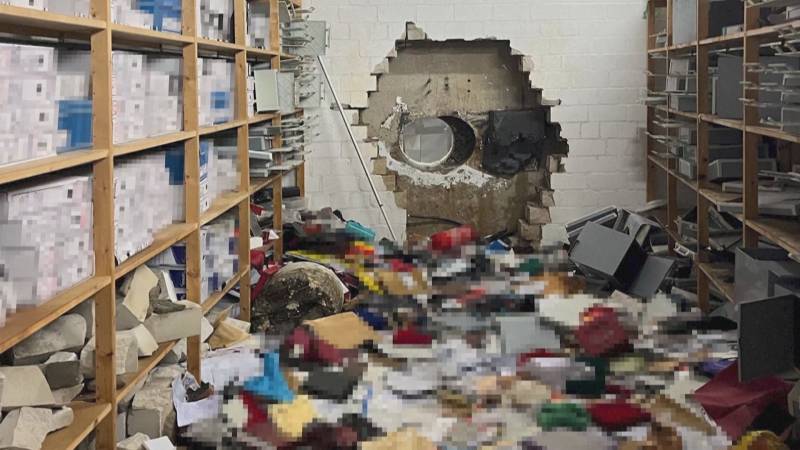 Воры похитили из банка в Германии миллионы евро, прорыв проход
