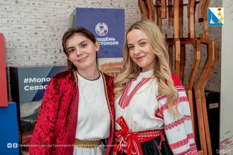 Молодёжь Севастополя присоединилась к всероссийскому открытию Года единства народов России