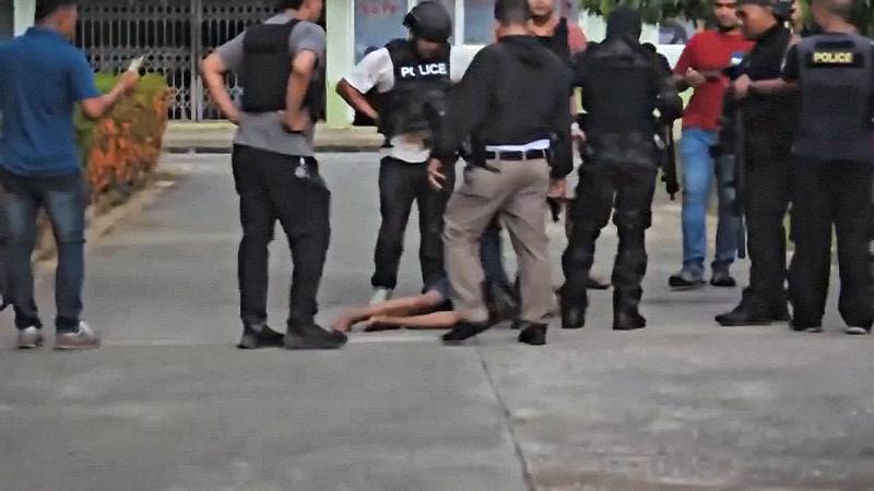 17-летний подросток устроил стрельбу в школе Таиланда