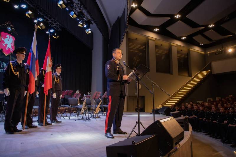 Губернатор Севастополя поздравил сотрудников органов внутренних дел с наступающими праздниками Губернатор Севастополя поздравил сотрудников органов внутренних дел с наступающими праздниками