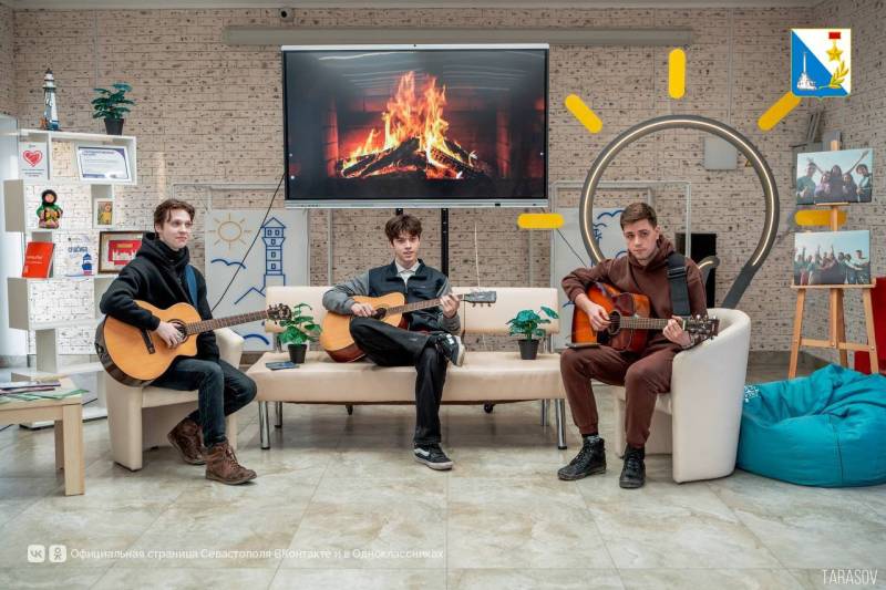 Молодёжь Севастополя присоединилась к всероссийскому открытию Года единства народов России