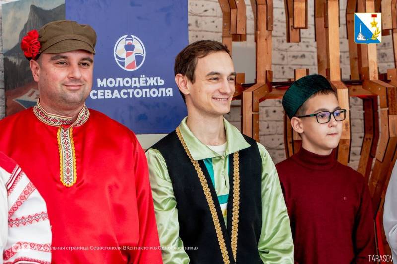 Молодёжь Севастополя присоединилась к всероссийскому открытию Года единства народов России