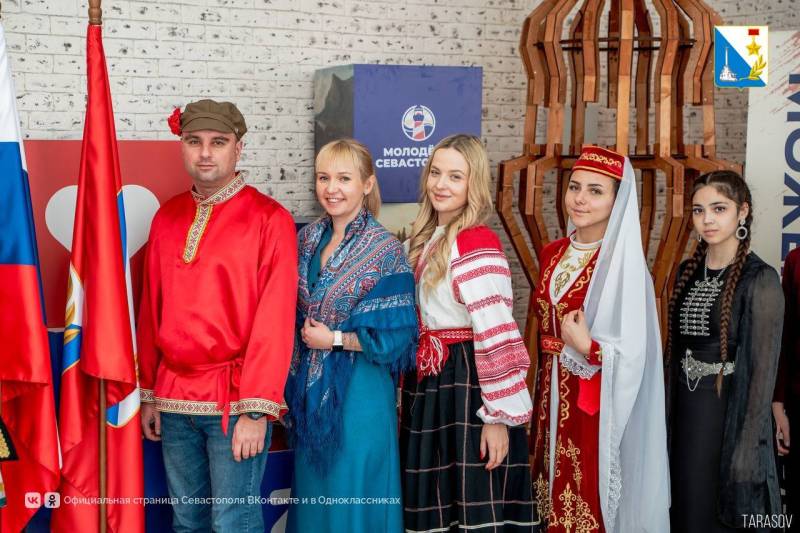 Молодёжь Севастополя присоединилась к всероссийскому открытию Года единства народов России