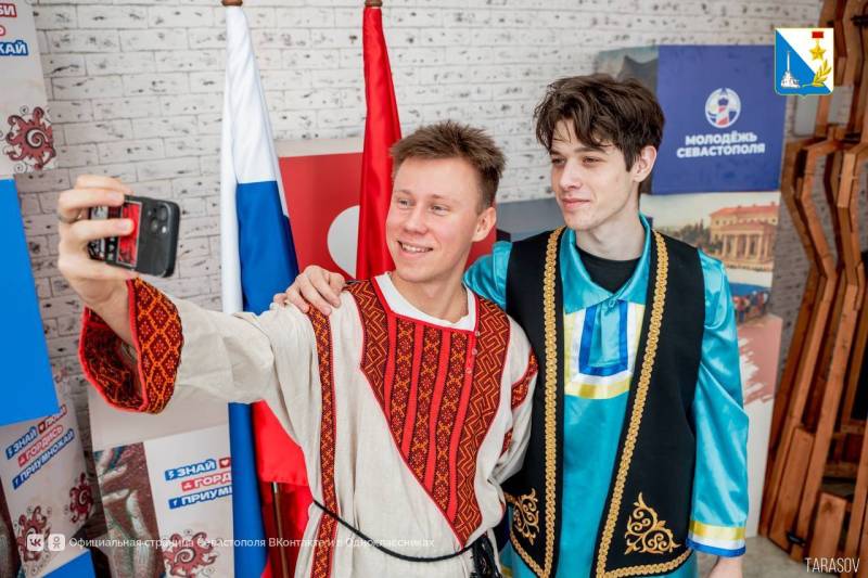 Молодёжь Севастополя присоединилась к всероссийскому открытию Года единства народов России