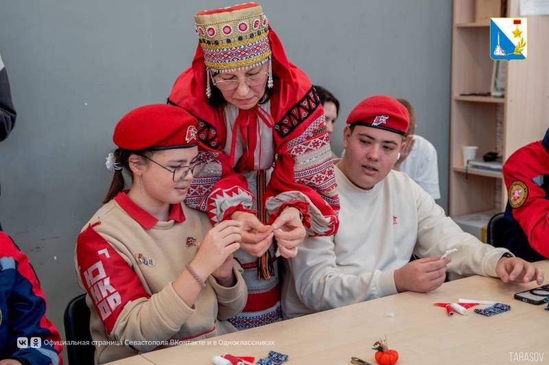Молодёжь Севастополя присоединилась к всероссийскому открытию Года единства народов России