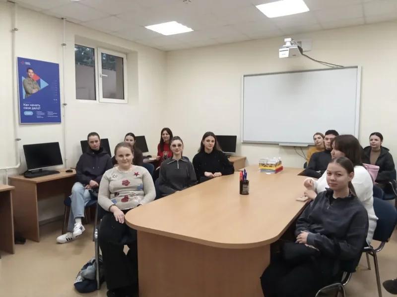 Кадровый центр проводит цикл профориентационных встреч «День выпускника» Кадровый центр проводит цикл профориентационных встреч «День выпускника»